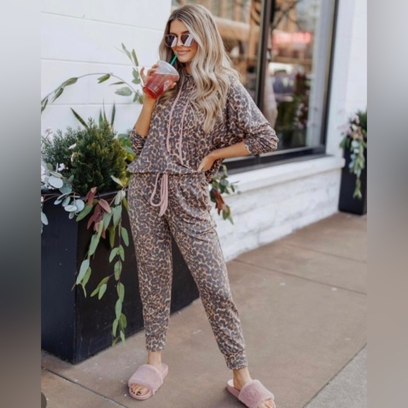 Kittenish Leopard Lounge Set - Picture 2 of 7